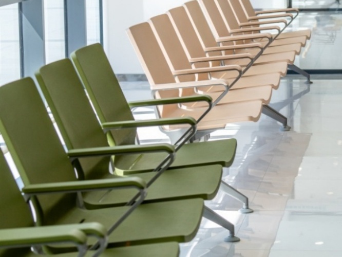 输液椅的扶手高度能调节吗？不同体型患者都适用吗？