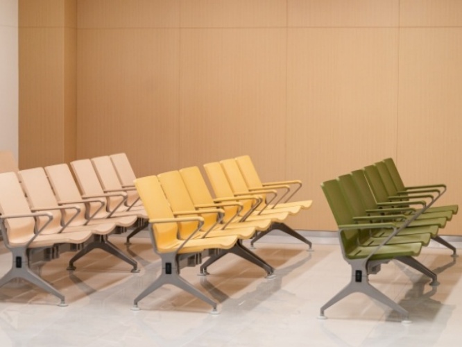 输液椅的缝隙容易藏污吗？如何设计避免清洁死角？