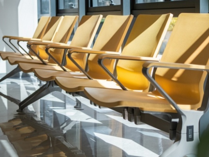 医院排椅的安装复杂吗？需要专业团队吗？